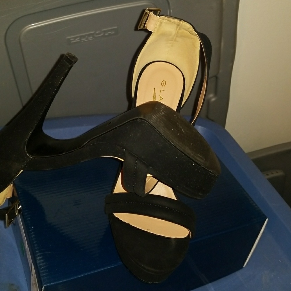 Shoes - Picture 4 of 4